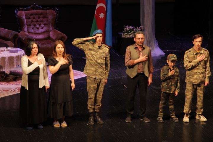 Бакинский театр показал трогательный спектакль о детях шехида Карабахской войны (ФОТО)