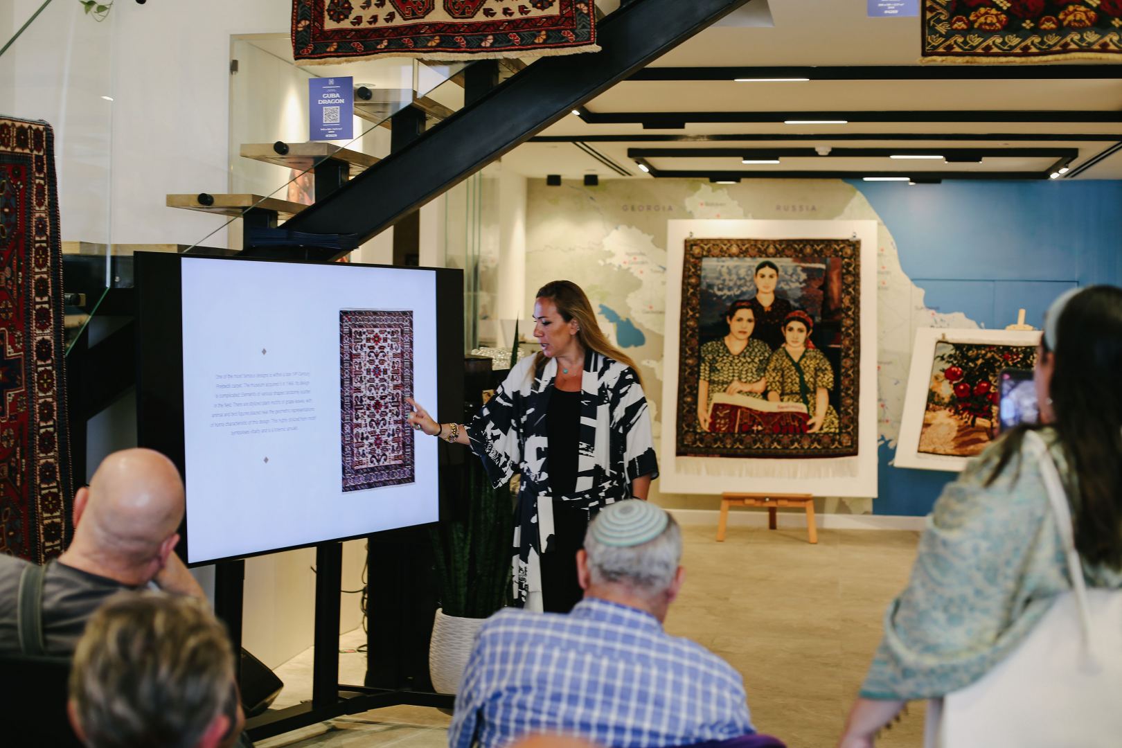 В Израиле представлены ковры, выполненные в OAO «Азерхалча» в сотрудничестве с художником Рами Меиром и ковры традиционной Губинской школы (ФОТО)