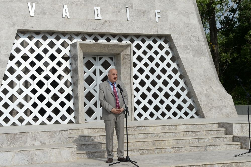 В рамках Дней поэзии Вагифа в Шуше прошло мероприятие перед мавзолеем великого поэта (ФОТО)