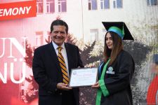 Azərbaycan Dillər Universitetində məzunlara diplomların təqdim edilməsi mərasimi keçirilib (FOTO)