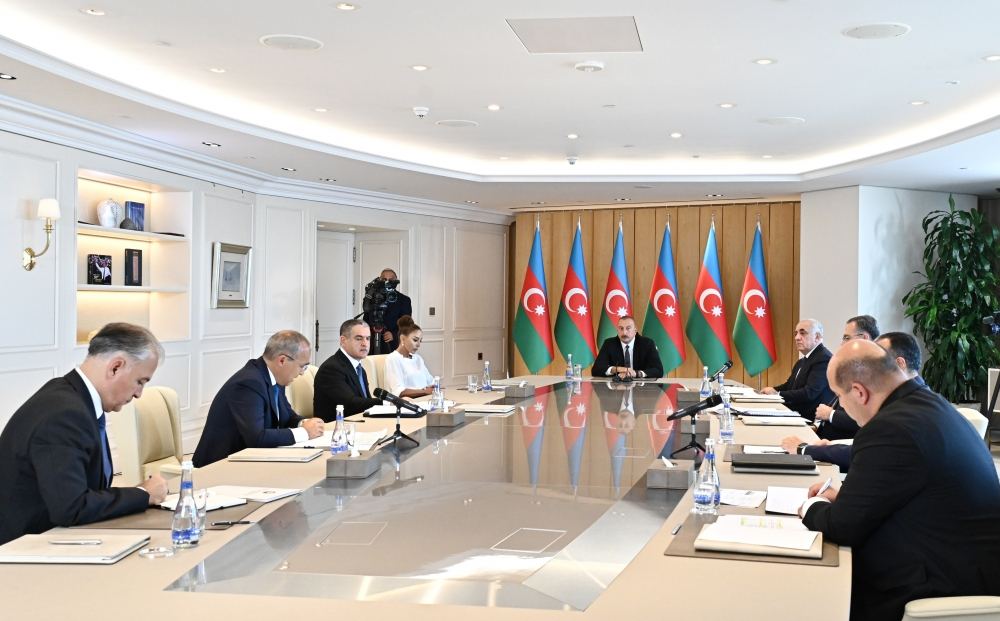 Президент Ильхам Алиев: До сегодняшнего дня нет технико-экономического обоснования железной дороги, которая будет построена на участке Мехри Зангезурского коридора