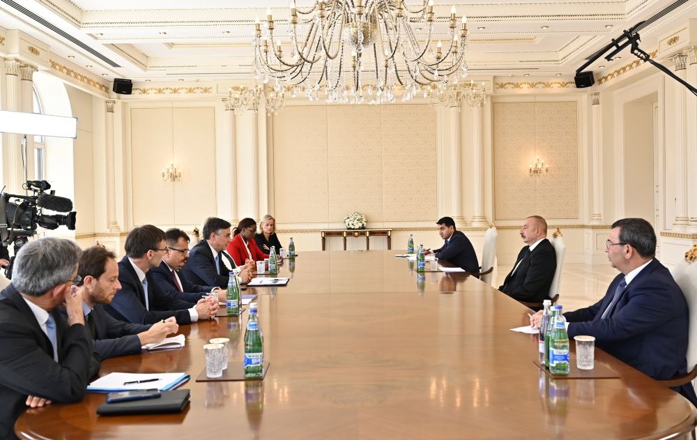 Президент Ильхам Алиев принял делегацию во главе с председателем комитета по международным делам Европейского парламента (ВИДЕО)