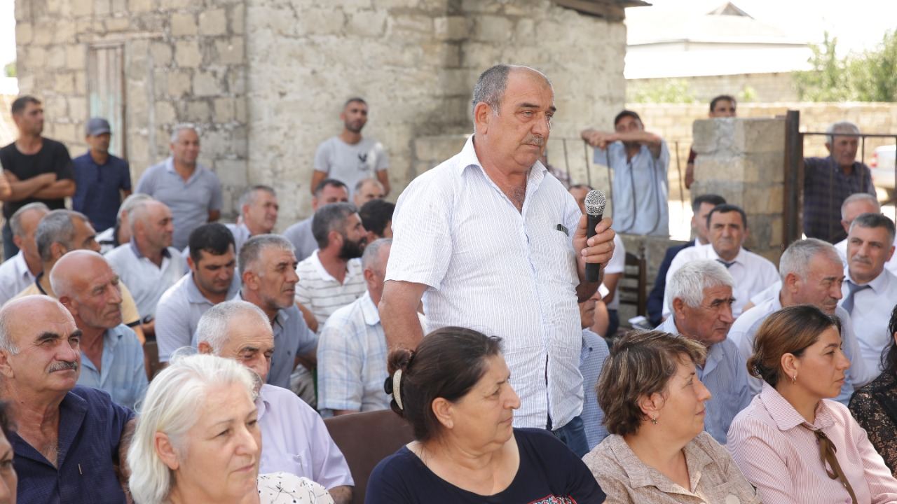 Xaçmaz rayonunun Ləcət kəndində sakinlərin müraciəti dinlənilib (FOTO)