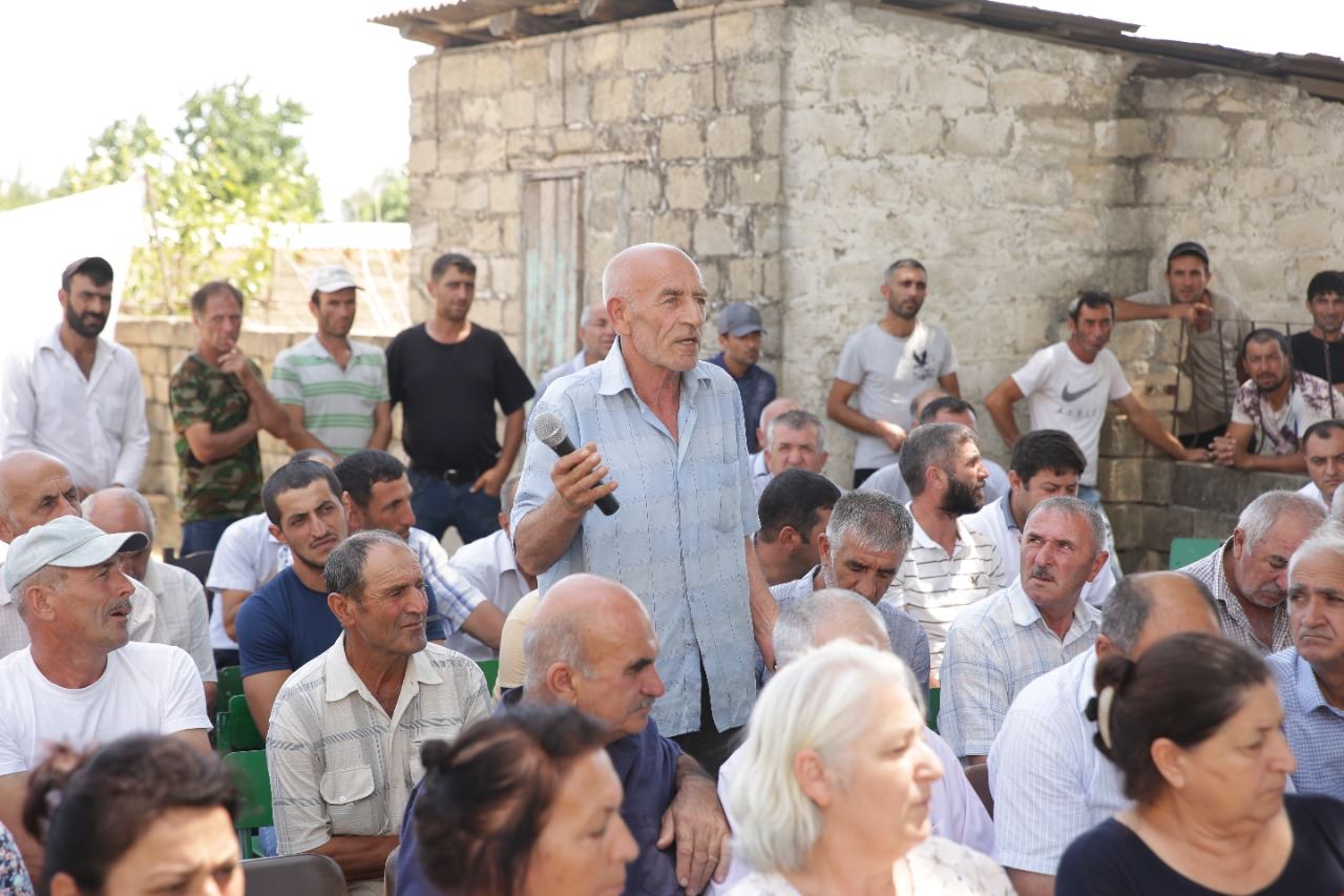 Xaçmaz rayonunun Ləcət kəndində sakinlərin müraciəti dinlənilib (FOTO)