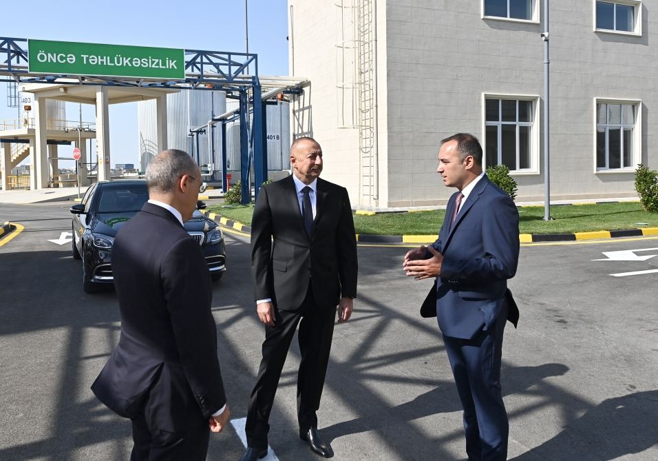 Президент Ильхам Алиев принял участие в церемонии открытия и закладки фундамента новых производственных предприятий в Сумгайытском химическом промышленном парке (ФОТО/ВИДЕО)