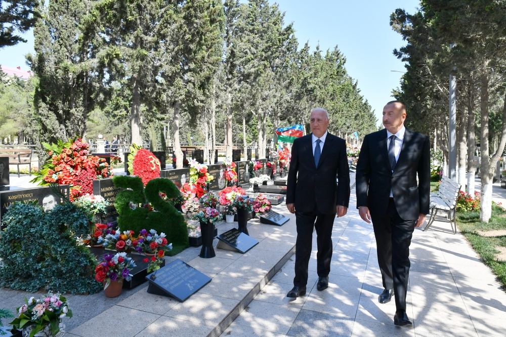 Президент Ильхам Алиев ознакомился с работами по капитальному ремонту и реконструкции, проведенными в Аллее шехидов в Сумгайыте (ФОТО/ВИДЕО)