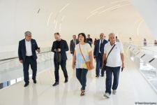 Зарубежные участники Международного медиа-форума посетили Центр Гейдара Алиева в Баку (ФОТО)