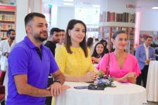 В мире книг с азербайджанскими телеведущими и журналистами (ФОТО)
