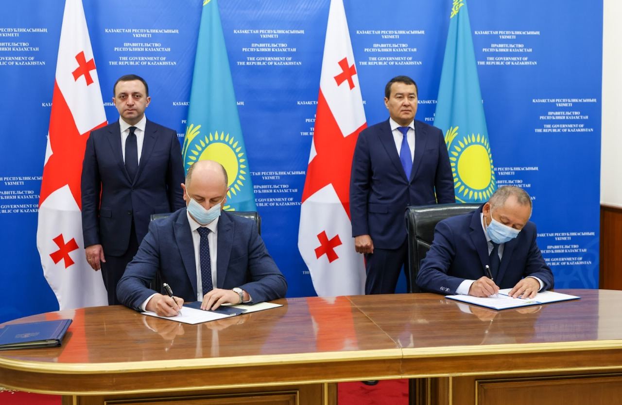 Железные дороги Казахстана и Грузии подписали меморандум о сотрудничестве