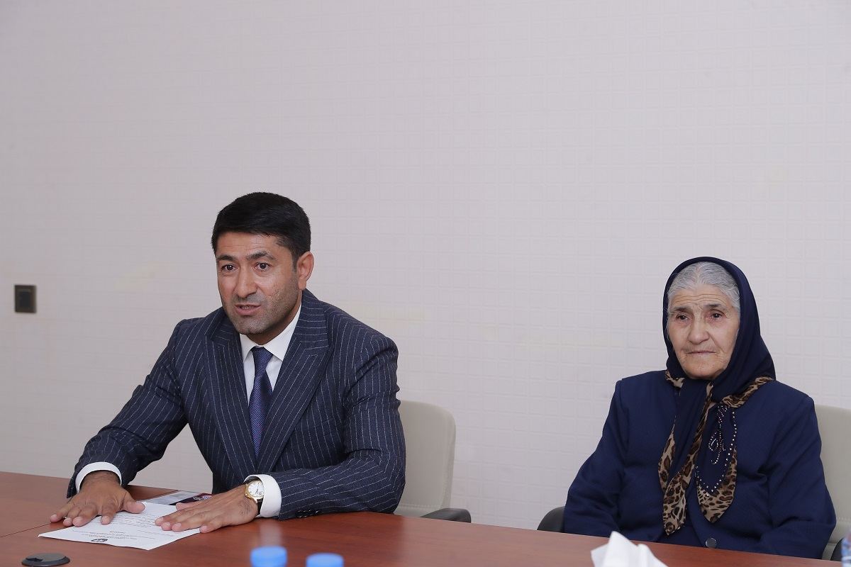Nazir Sahil Babayev Qobustan rayonunda vətəndaşları qəbul edib (FOTO)