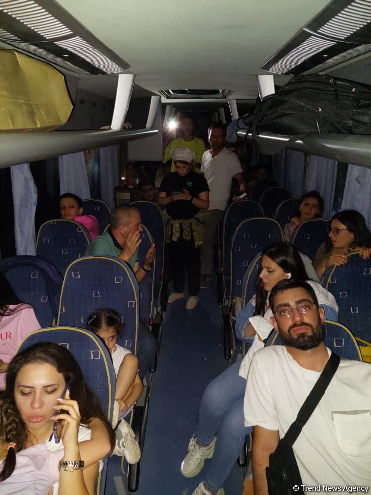 Milli Yaylaq Festivalından qayıdan jurnalistlər yolda köməksiz qalıb (FOTO)