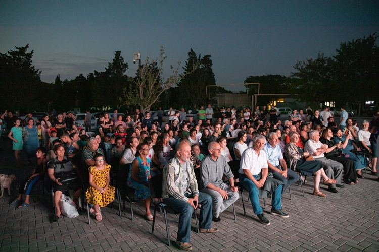В поселке Балаханы отметили 10-летие фильма "Град" и День национального кино (ФОТО)