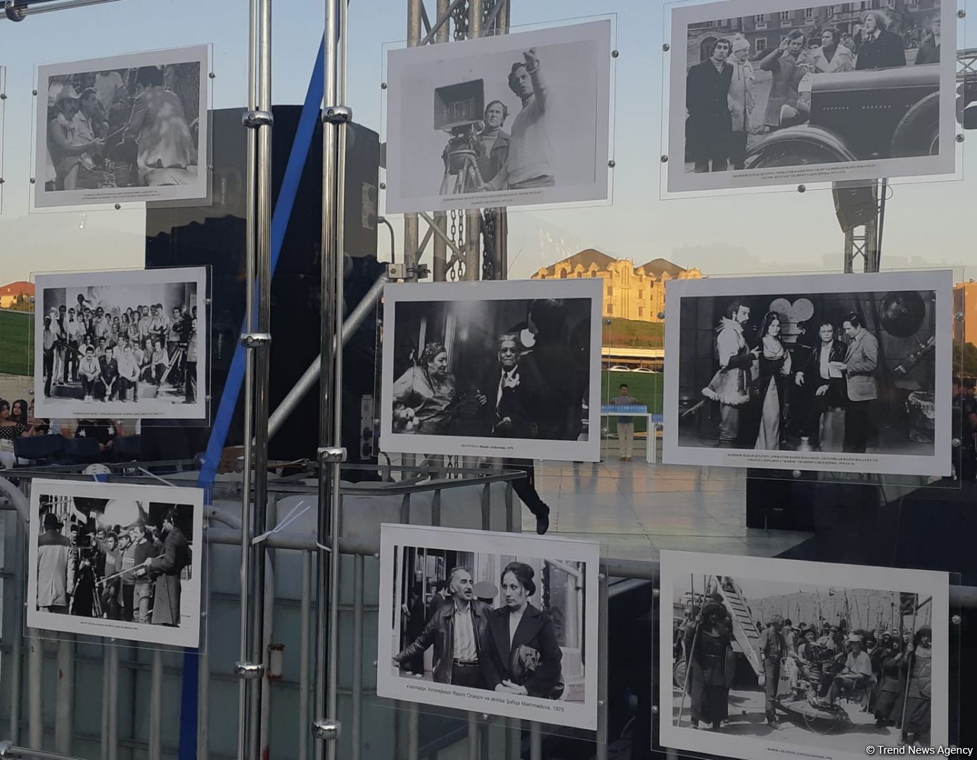 Кинопоказ под открытым небом - в Баку отмечают День национального кино (ФОТО)