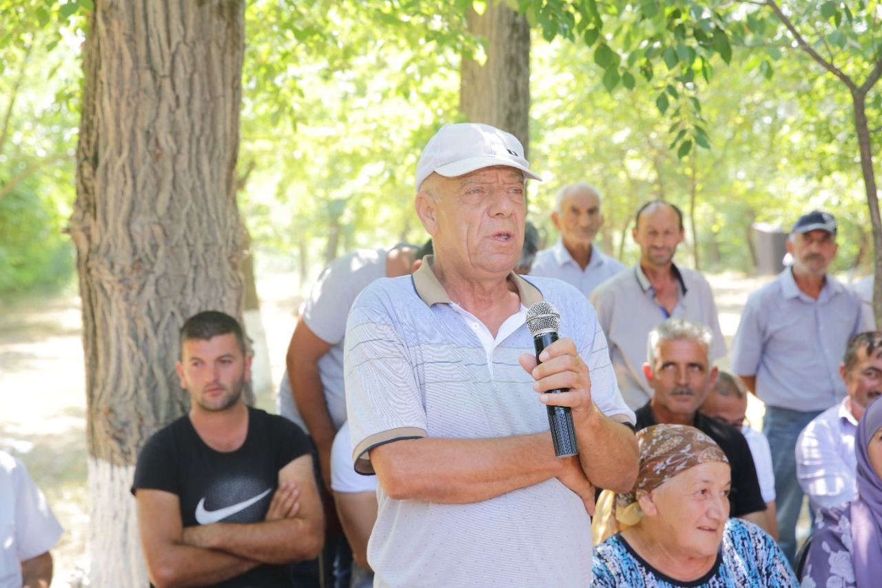 Xaçmazın Çarxı kəndində sakinlərin müraciəti dinlənilib (FOTO)
