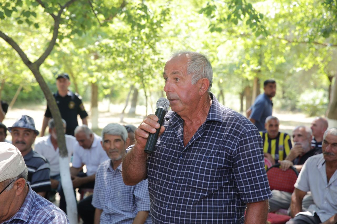 Xaçmazın Çarxı kəndində sakinlərin müraciəti dinlənilib (FOTO)