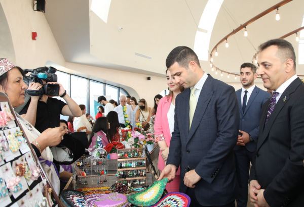 В Баку впервые проходит выставка-ярмарка "Аршин мал алан" (ФОТО)