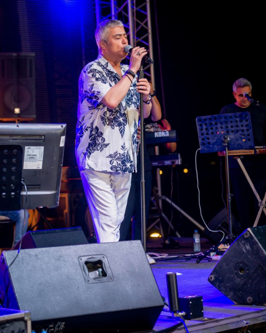 Легендарный турецкий певец Ченгиз Куртоглу выступил с концертом в Баку (ВИДЕО, ФОТО)