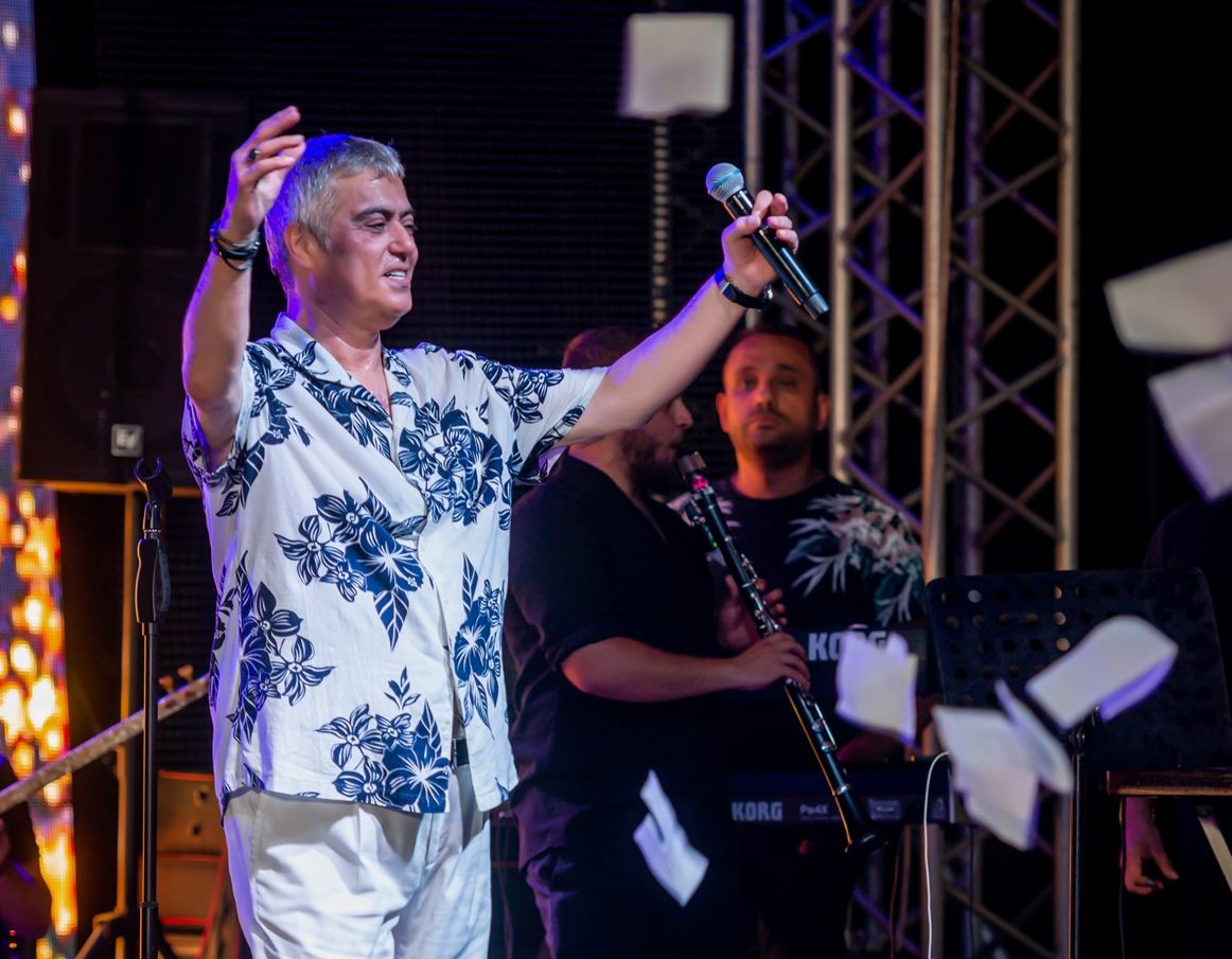 Легендарный турецкий певец Ченгиз Куртоглу выступил с концертом в Баку (ВИДЕО, ФОТО)