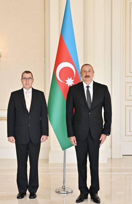 President Ilham Aliyev receives credentials of incoming ambassador of Austria (PHOTO/VIDEO)