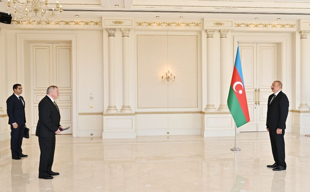 President Ilham Aliyev accepts credentials of incoming ambassador of Slovakia (PHOTO/VIDEO)