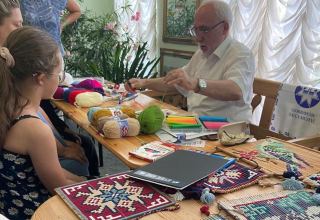 "Два Юлиуса" и техника плетения азербайджанской циновки "четен" в Латвии (ФОТО)