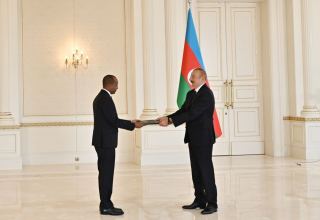 Президент Ильхам Алиев принял верительные грамоты новоназначенного посла Руанды в Азербайджане (ФОТО/ВИДЕО)