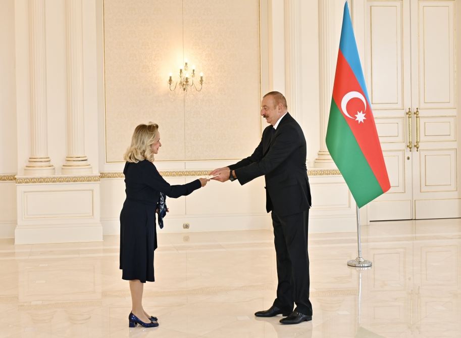 President Ilham Aliyev accepts credentials of incoming ambassador of Panama (PHOTO/VIDEO)