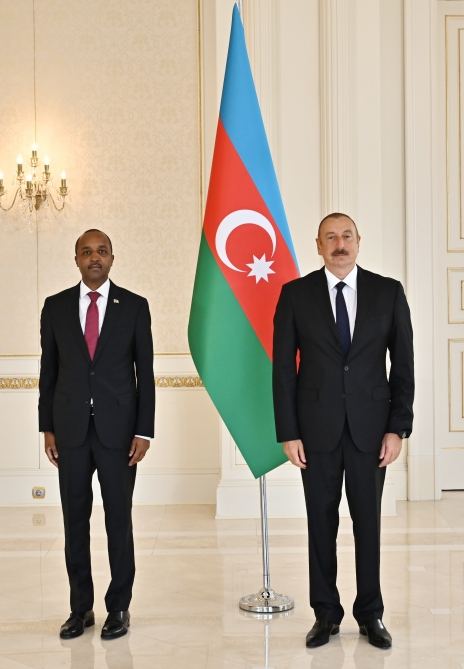 President Ilham Aliyev receives credentials of incoming ambassador of Rwanda (PHOTO/VIDEO)