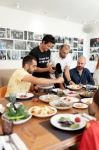 Это невероятно! Азербайджанская кухня превзошла все ожидания - знаменитый путешественник Марк Винс о визите в Баку и регионы страны (ФОТО)