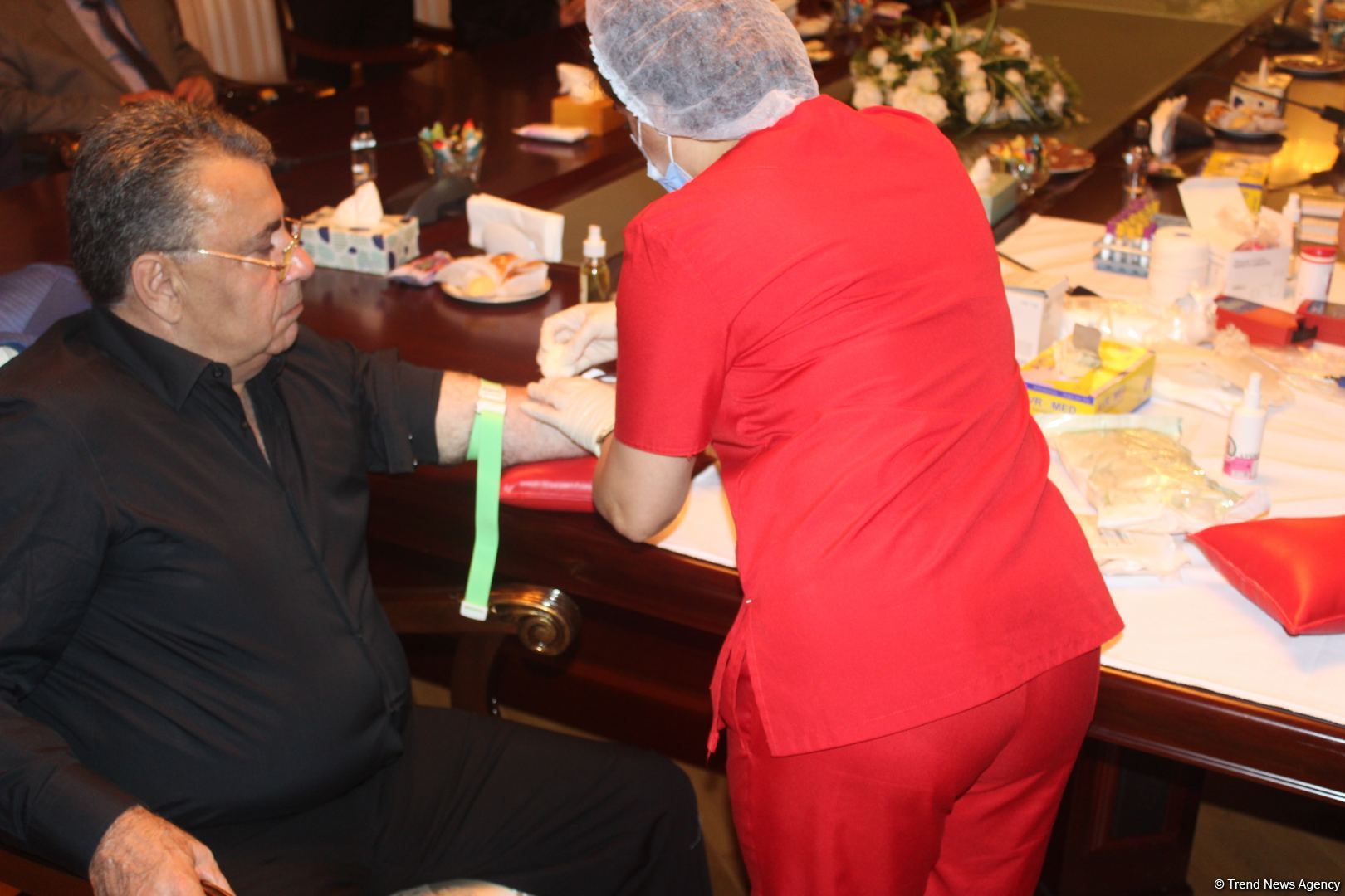 В Азербайджане в день Ашура проходит акция по сдаче донорской крови (ФОТО)
