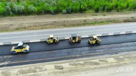 Quba-Bakı yolunda yeni asfalt-beton örtüyünün döşənməsinə başlanılıb (FOTO/VİDEO)