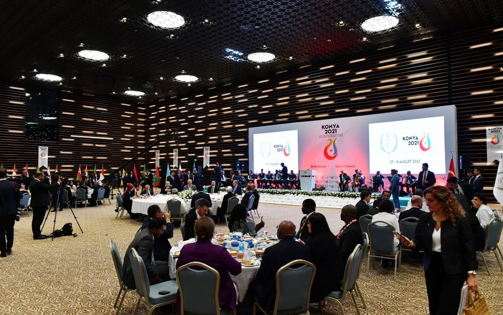 Президент Ильхам Алиев присутствовал на ужине в честь глав государств, правительств и делегаций, участвующих в церемонии открытия Пятой Исламиады (ФОТО/ВИДЕО)