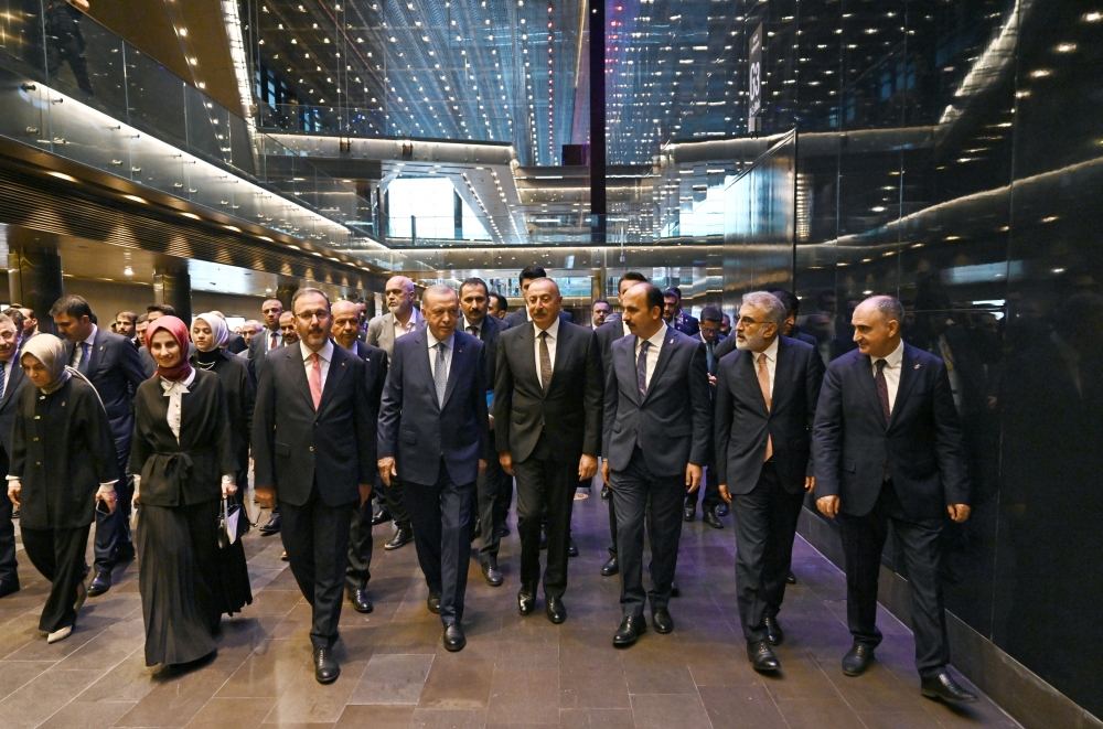 Президент Ильхам Алиев присутствовал на ужине в честь глав государств, правительств и делегаций, участвующих в церемонии открытия Пятой Исламиады (ФОТО/ВИДЕО)