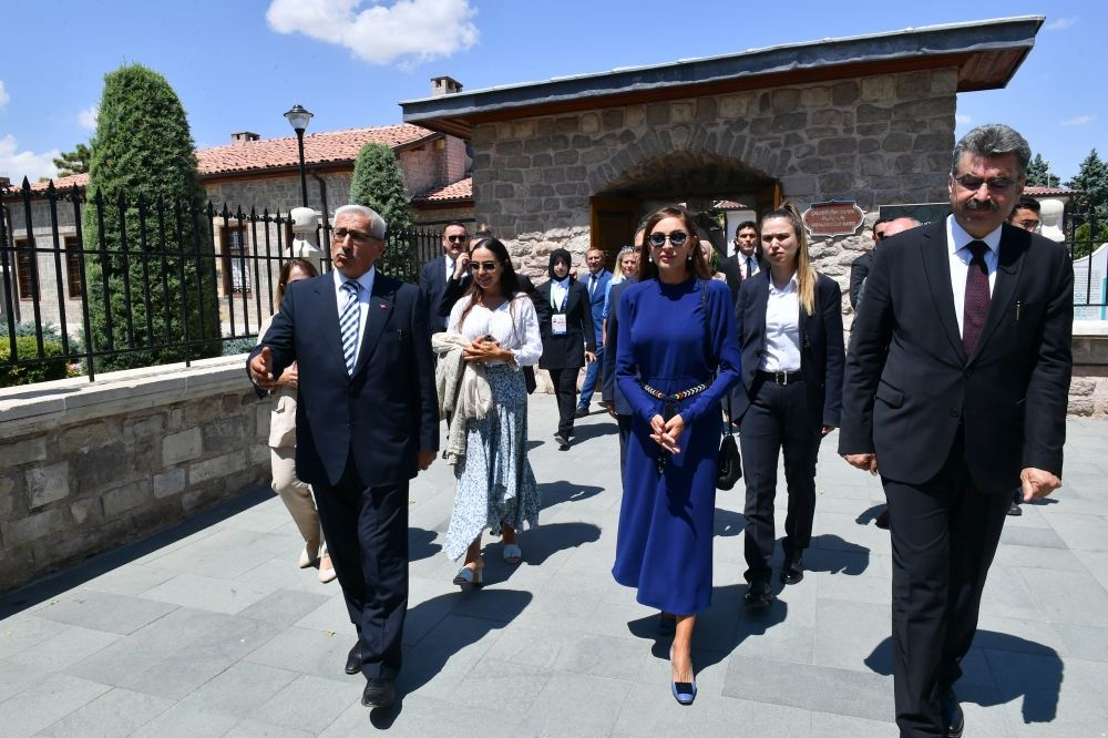 Первый вице-президент Мехрибан Алиева и вице-президент Фонда Гейдара Алиева Лейла Алиева посетили Музей Мевланы в Конье (ФОТО/ВИДЕО)