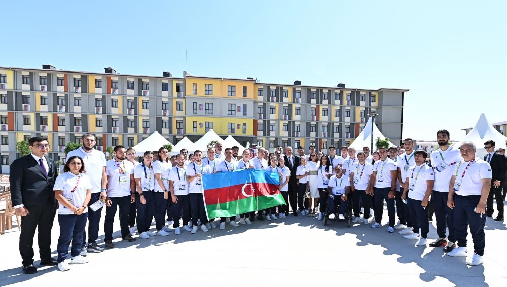 Президент Ильхам Алиев и Первая леди Мехрибан Алиева встретились со спортсменами, представляющими нашу страну на V Играх исламской солидарности в Конье (ФОТО/ВИДЕО)