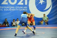 Azerbaijani female freestyle wrestler receives gold medal at V Islamic Solidarity Games (PHOTO)