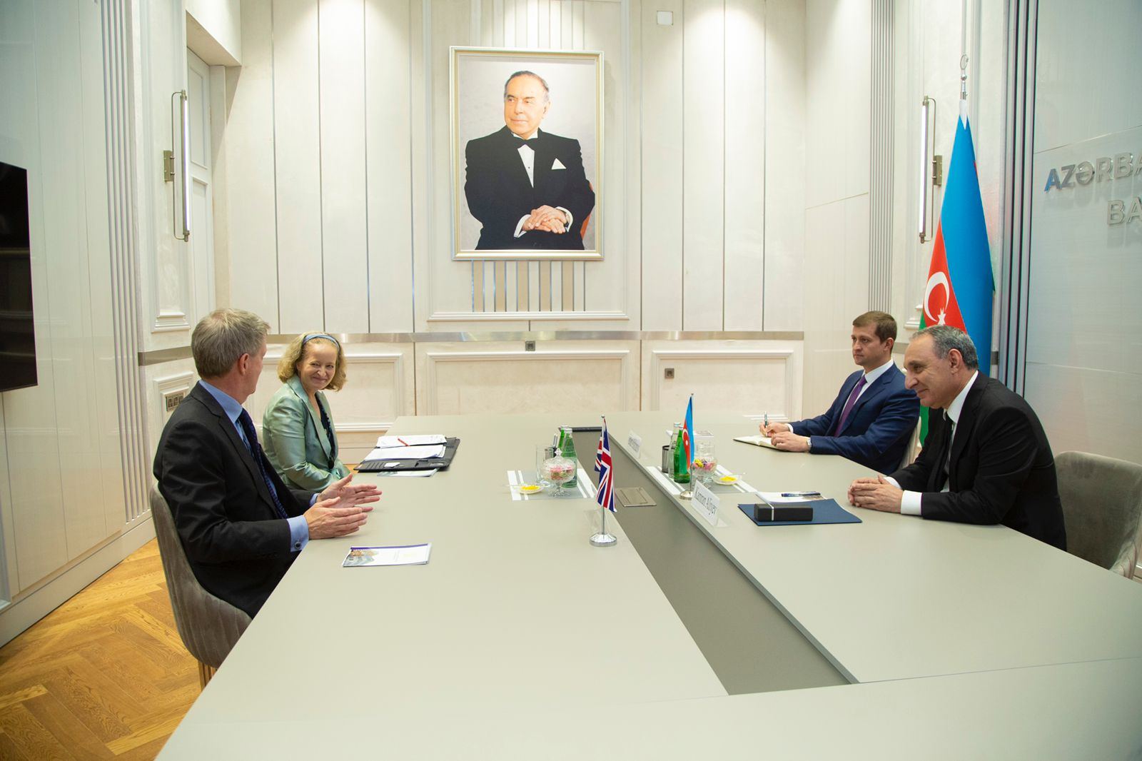 Кямран Алиев обсудил с Джеймсом Шарпом нападение на посольство Азербайджана в Лондоне (ФОТО)