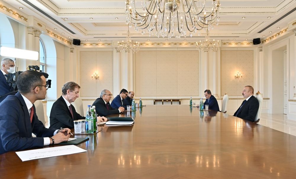Президент Ильхам Алиев принял министра иностранных дел и национального сообщества Алжира (ВИДЕО)