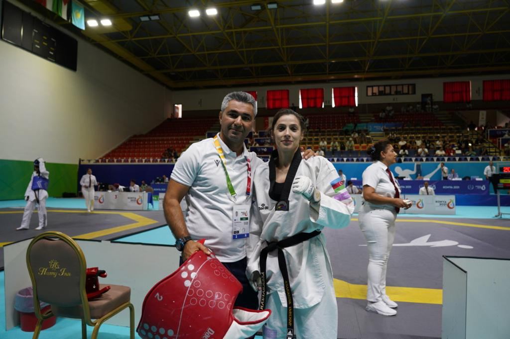 Азербайджанская тхэквондистка одержала досрочную победу на V Играх исламской солидарности (ФОТО)