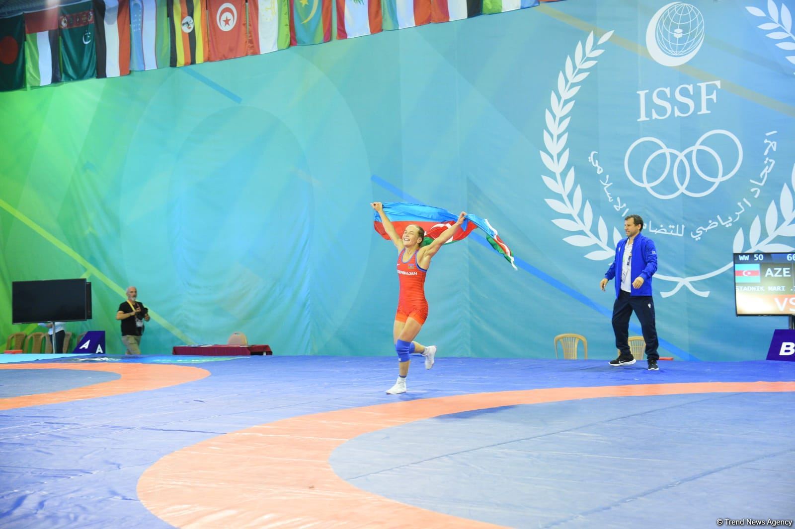 Azerbaijani female freestyle wrestler receives gold medal at V Islamic Solidarity Games (PHOTO)