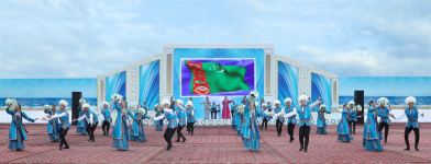 Президент Туркменистана принял участие в церемонии закладки нового автомобильного моста через залив Гарабогаз кёл (ФОТО)
