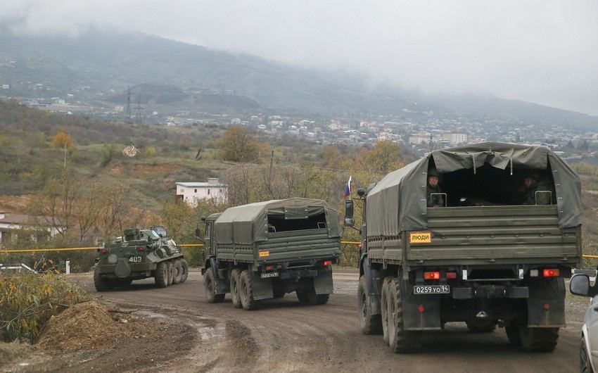 Автомобиль российских миротворцев вблизи Ханкенди столкнулся с автомобилем армянского водителя, есть погибшие