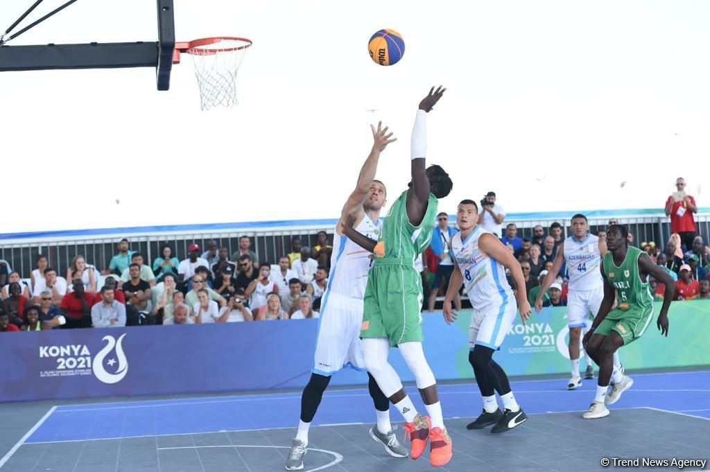 Azərbaycan basketbolçuları V İslam Həmrəyliyi Oyunlarında Mali komandasına qalib gəlib