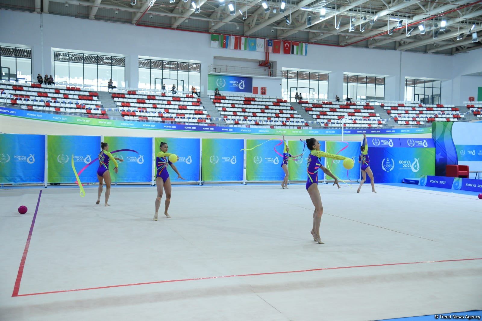 İslamiada: Azərbaycanın bədii gimnastika üzrə qrup komandası üç lent və iki topla proqramda qızıl medal qazanıb (FOTO)