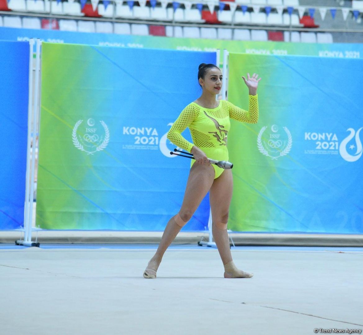 Зохра Агамирова завоевала золотую медаль в упражнении с булавами (ФОТО)