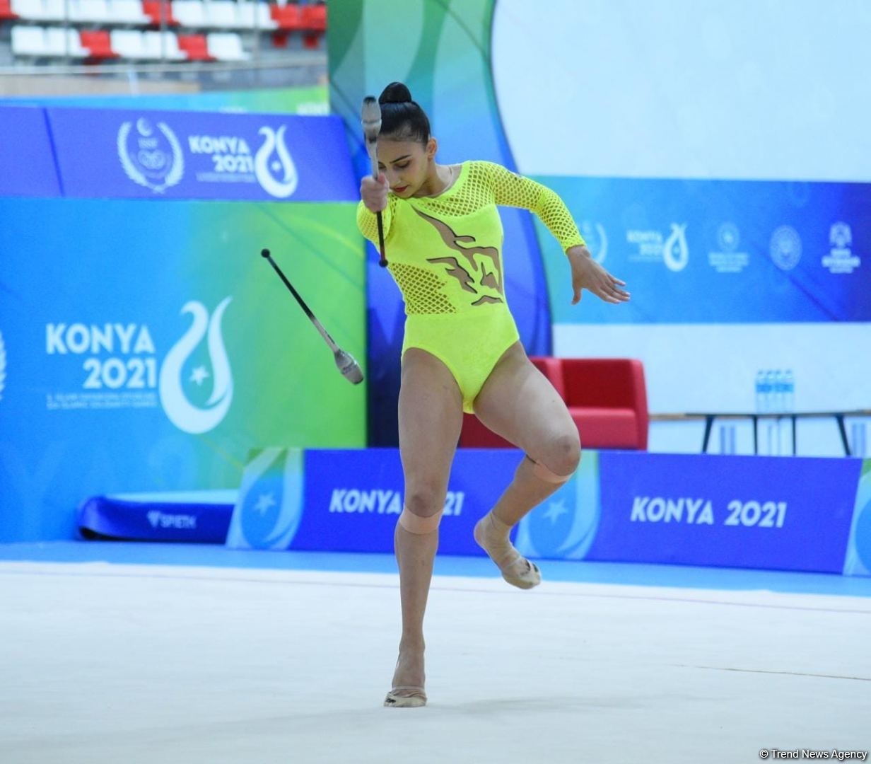 Zöhrə Ağamirova gürzlərlə hərəkətlərdə qızıl medal qazanıb (FOTO)