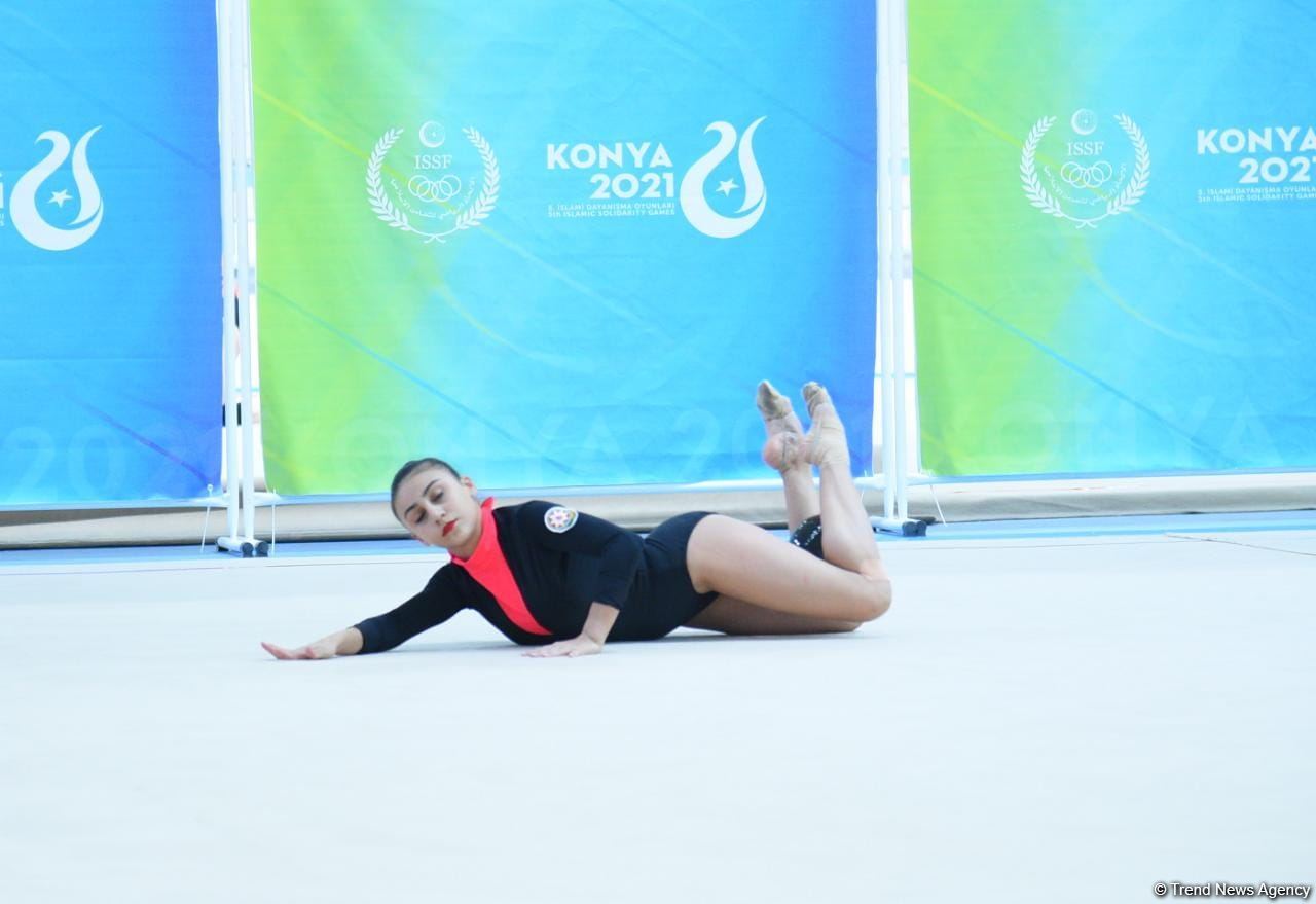 Zöhrə Ağamirova topla hərəkətlərdə bürünc medal qazanıb (FOTO)