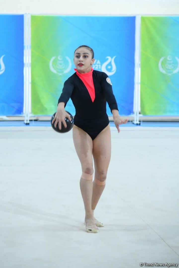 Zöhrə Ağamirova topla hərəkətlərdə bürünc medal qazanıb (FOTO)