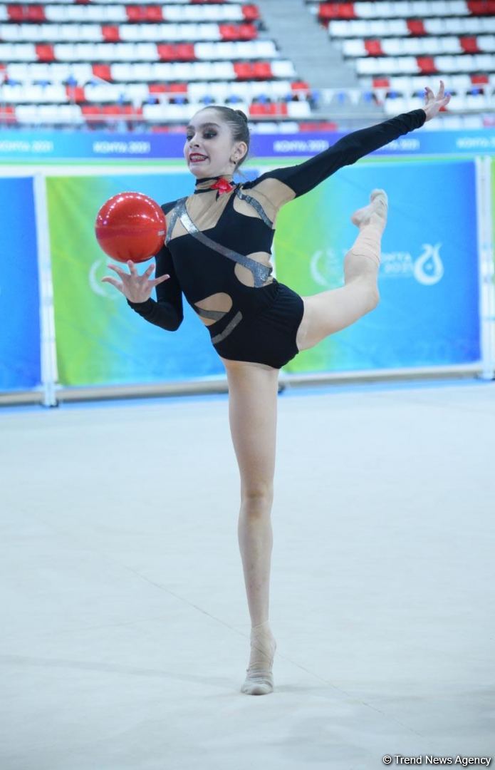 Зохра Агамирова завоевала "бронзу" в упражнении с мячом (ФОТО)