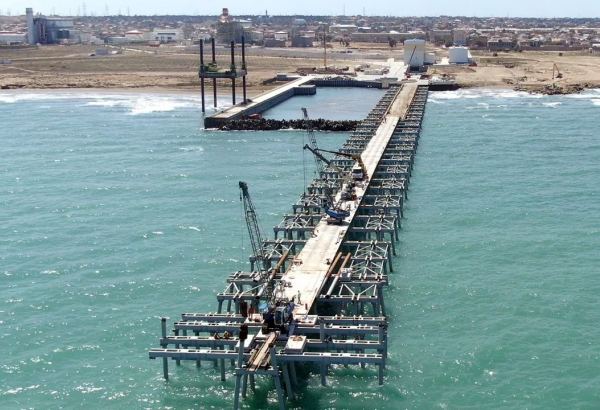 Azerenergy JSC builds large overpass in Caspian sea (PHOTO/VIDEO)